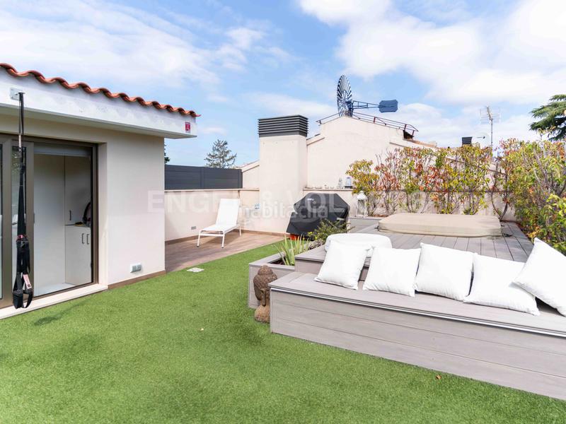 Foto ca7e16df-0114-4f5e-afb1-d60cc8cb2efc. Àtic amb calefacció aparcament piscina a Eixample Sant Cugat del Vallès