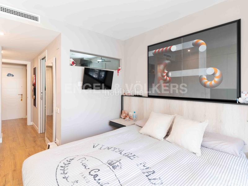 Foto f55353b6-44c9-42a1-85a9-080fae7661b2. Àtic amb calefacció aparcament piscina a Eixample Sant Cugat del Vallès