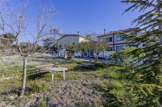 Masia a Sant Quintí de Mediona. Casa rural de gran capacidad, hasta 23 hectáreas de terreno