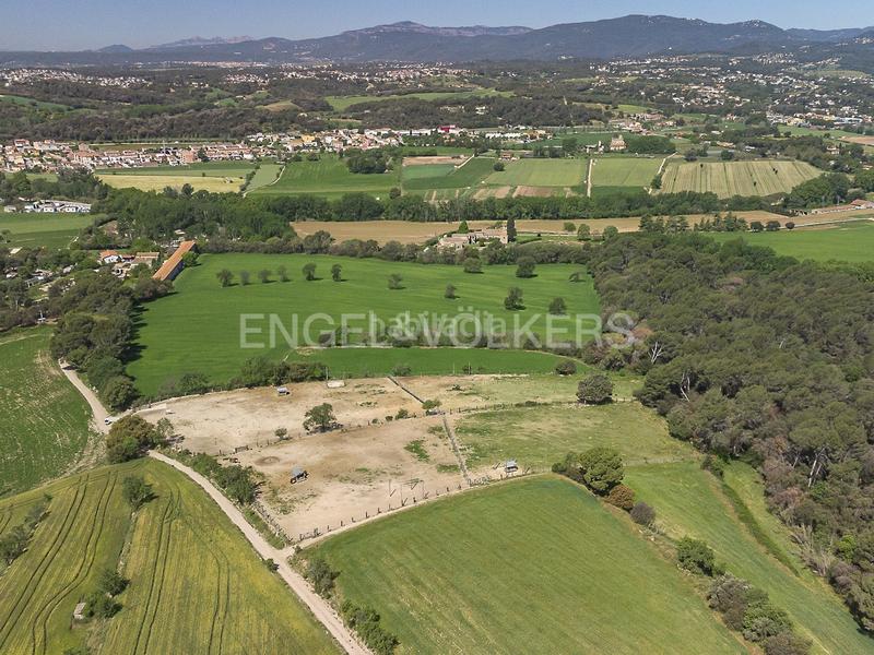 Foto 2346457d-f460-4fb7-b5a5-5f0138775954. Masia amb calefacció aparcament piscina a Lliçà d´Amunt