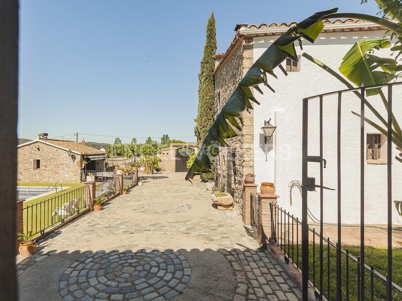 Foto a95ac7f4-ba1c-417e-9593-9a68900d6340. Masia amb calefacció aparcament piscina a Lliçà d´Amunt