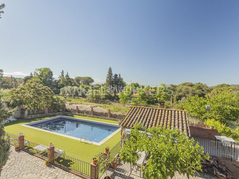Foto b85587d2-4286-4d4c-8e5b-aee5a17109f4. Masia amb calefacció aparcament piscina a Lliçà d´Amunt