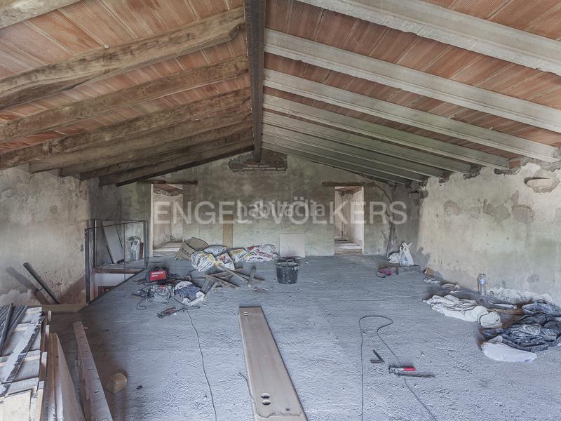 Foto bba8a5b1-aa41-401f-aac0-3a3a8c57e509. Masia amb calefacció aparcament piscina a Lliçà d´Amunt