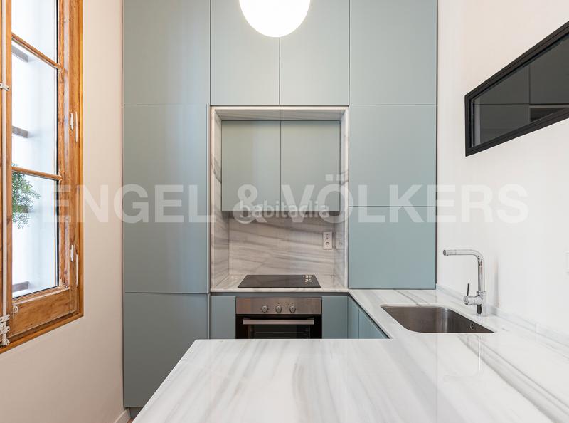 Foto f86c9779-0b28-4f4a-b217-f612421bdd14. Apartamento encantadora planta baja en la Barceloneta en Barcelona