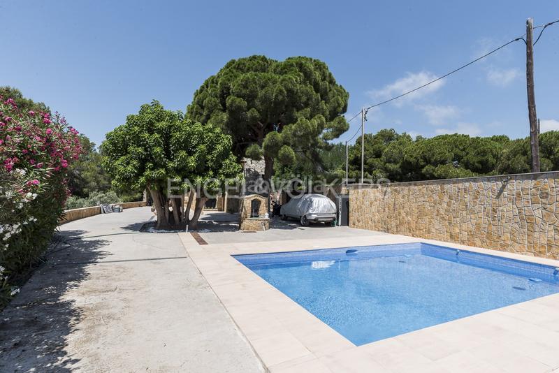 Foto 1754efd5-b4ea-4b24-8d84-8fde369ad0a7. Casa encantadora villa con piscina en Centre Sitges