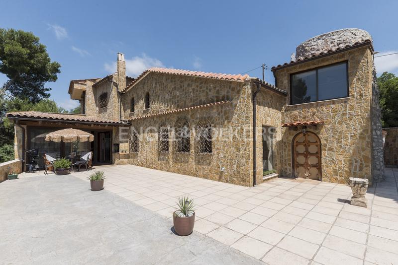 Foto 63a86b93-796f-4472-be2e-85eb85c30b49. Casa encantadora villa con piscina en Centre Sitges