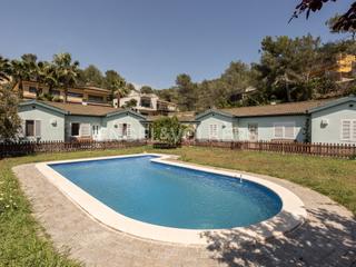 Maison à Canyelles. Dos espléndidas viviendas en una planta con piscina