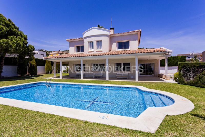 Foto 8adbf2f4-e024-44a8-bd88-d088629a2b55. Casa amb calefacció aparcament piscina a Mas Mel Calafell