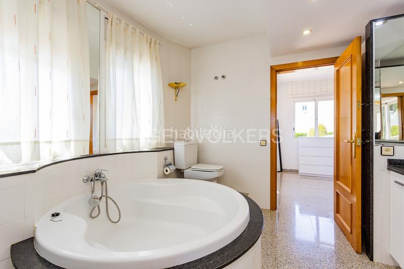 Foto 934c74e6-60aa-4c8b-9af6-c4b57e484279. Casa amb calefacció aparcament piscina a Mas Mel Calafell