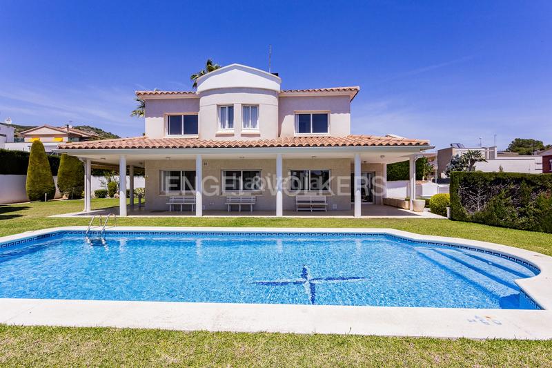 Foto 93ae7b32-a66b-4325-b20e-ff7d67f735a9. Casa amb calefacció aparcament piscina a Mas Mel Calafell