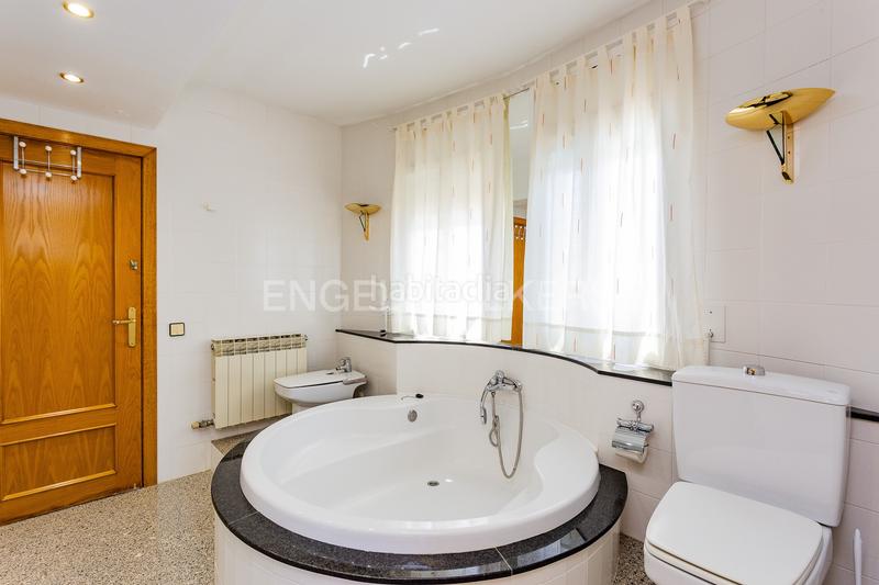 Foto e452f278-45c0-41f0-8b13-07a6edf5dc83. Casa amb calefacció aparcament piscina a Mas Mel Calafell