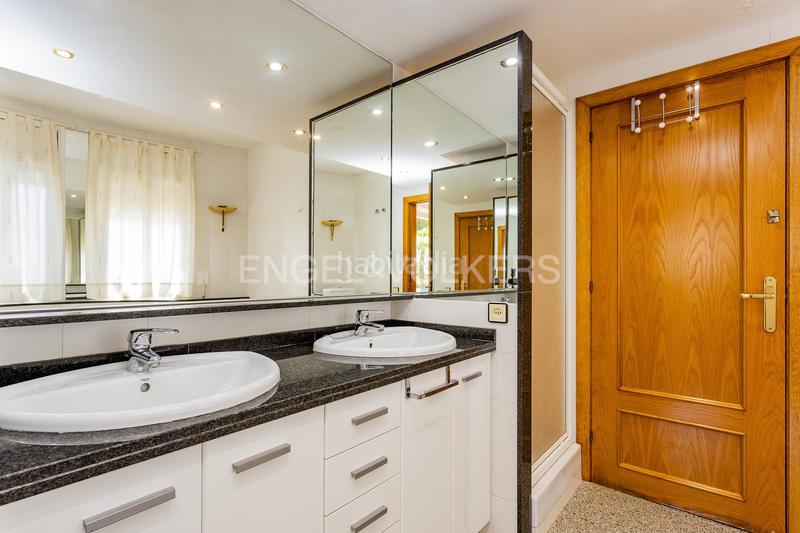 Foto e818531f-ce8b-44b4-b350-302cd9ad5840. Casa amb calefacció aparcament piscina a Mas Mel Calafell