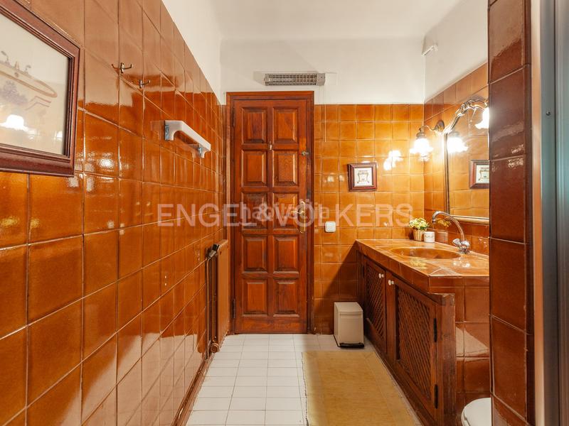 Foto 4748bf90-72d3-4a46-9b84-11fc6c64f765. Casa con riscaldamento parcheggio piscina in Vilanova del Vallès