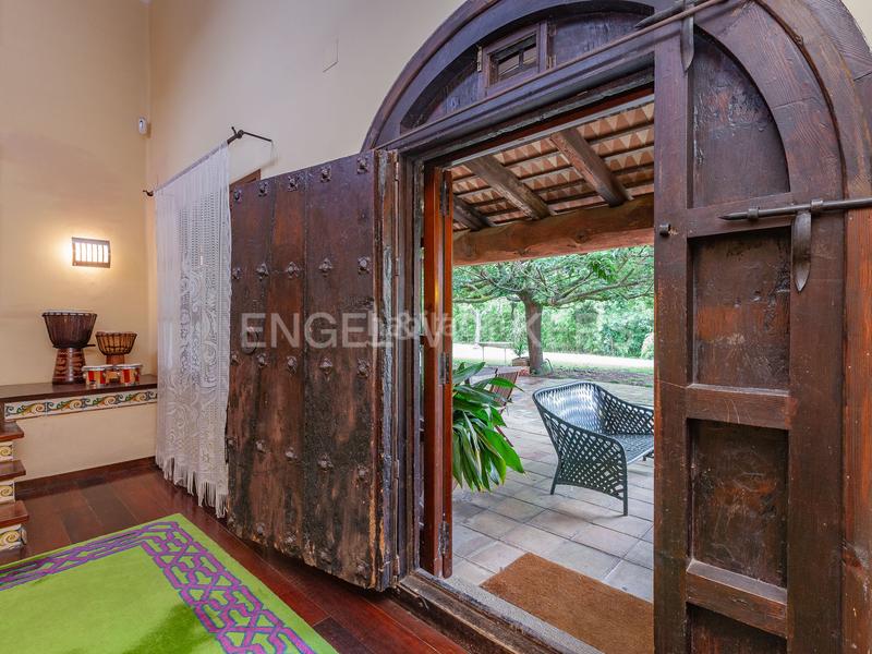 Foto 63c2a19f-5f74-41f1-9e9d-1775bdc89a81. Casa con riscaldamento parcheggio piscina in Vilanova del Vallès