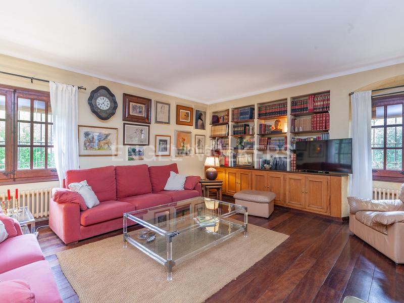 Foto acb02ef3-cb2e-4f64-95bb-4259a07a8e3c. Casa con riscaldamento parcheggio piscina in Vilanova del Vallès