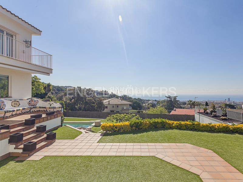 Foto 2c3ebce5-afd6-40c1-8f8c-a504f66808d7. Casa con riscaldamento parcheggio piscina in Urbanitzacions Mataró