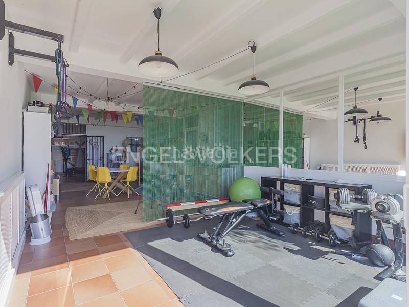 Foto 2c84634c-65df-4826-9ee6-9a56ac624116. Casa con riscaldamento parcheggio piscina in Urbanitzacions Mataró