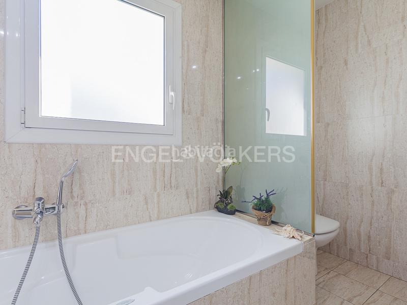 Foto 5e876df2-e45f-4aea-91fb-83d3d8db4f69. Casa con riscaldamento parcheggio piscina in Urbanitzacions Mataró