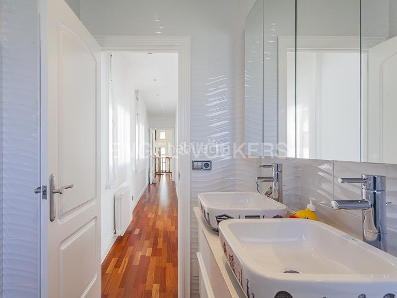 Foto 93f96cd2-0374-434a-a113-0db93d9f5bd0. Casa con riscaldamento parcheggio piscina in Urbanitzacions Mataró