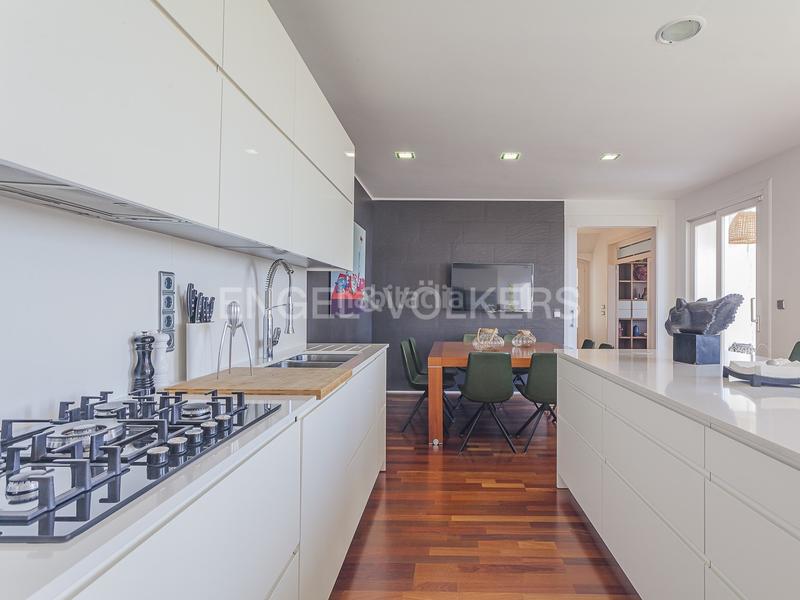 Foto f01c4f90-facb-43c5-a6b5-ebb58d1db72e. Casa con riscaldamento parcheggio piscina in Urbanitzacions Mataró