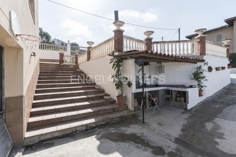 Foto 352abde4-32ea-40aa-bca8-d110d9fea2a0. Maison avec chauffage parking piscine dans Canyelles