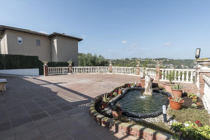 Foto 76ff58b8-3bf9-4af4-9b59-a811900037df. Maison avec chauffage parking piscine dans Canyelles