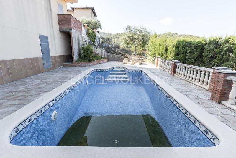 Foto 91b59278-d994-4462-b9ba-f9f3030408d6. Maison avec chauffage parking piscine dans Canyelles