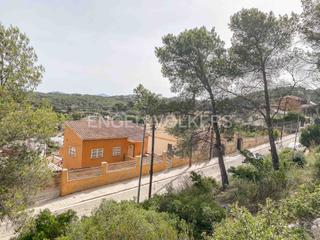 Wohngrundstück in Canyelles. Terreno de 960 m2 con todos los servicios en urb. california