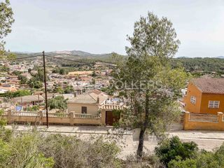 Wohngrundstück in Canyelles. Terreno de 960 m2 con todos los servicios en urb. california