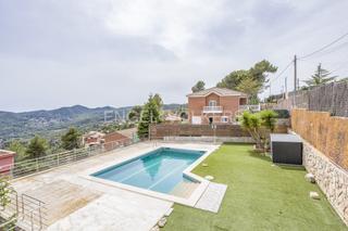Haus in Corbera de Llobregat. Casa mas loft con comodidad y vistas únicas