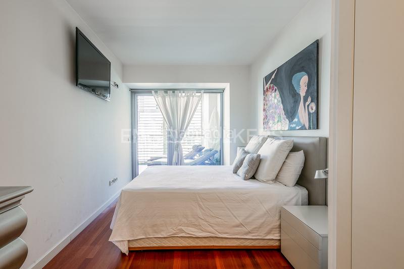 Foto 099b7def-d4d6-40dc-a882-64e43dd2b0c4. Alquiler apartamento encantador piso al lado del mar en Barcelona