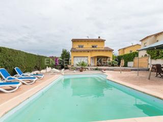 Casa a Creixell. Bonita unifamiliar con piscina en creixell