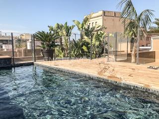 Àtic a Raval. Ático de lujo con terrazas, piscina y jardín cerca del mercado s