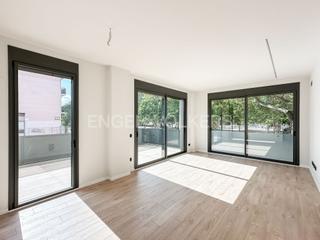 Apartament a La Girada. Bajo espectacular con gran terraza en rambla generalitat