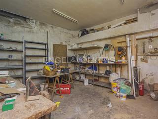 Apartment in Carmel. Sotano con taller de carpinteria