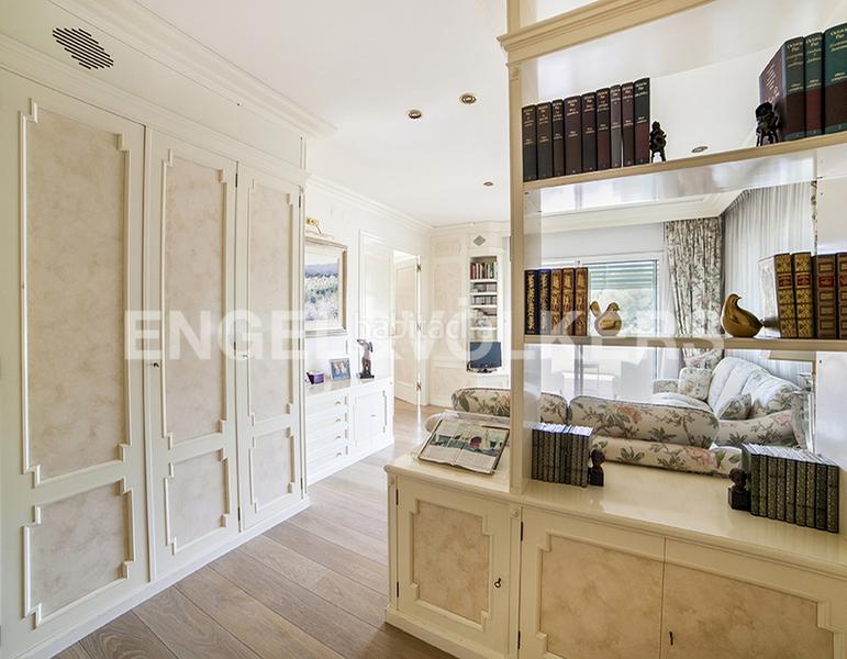 Foto 11e1107b-18c1-477b-aff2-25f24bf376a7. Casa amb calefacció aparcament piscina a Can Girona - Terramar - Vinyet Sitges