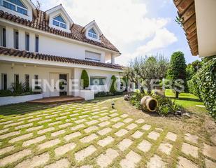 Casa a Can Girona - Terramar - Vinyet. Exclusiva villa entre el golf y el mar