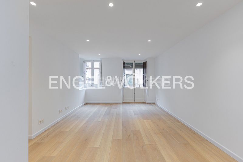 Foto 03d56f9a-4d1e-4f0e-9bd6-b9eac7e1d8a2. Pis amb calefacció a Raval Barcelona