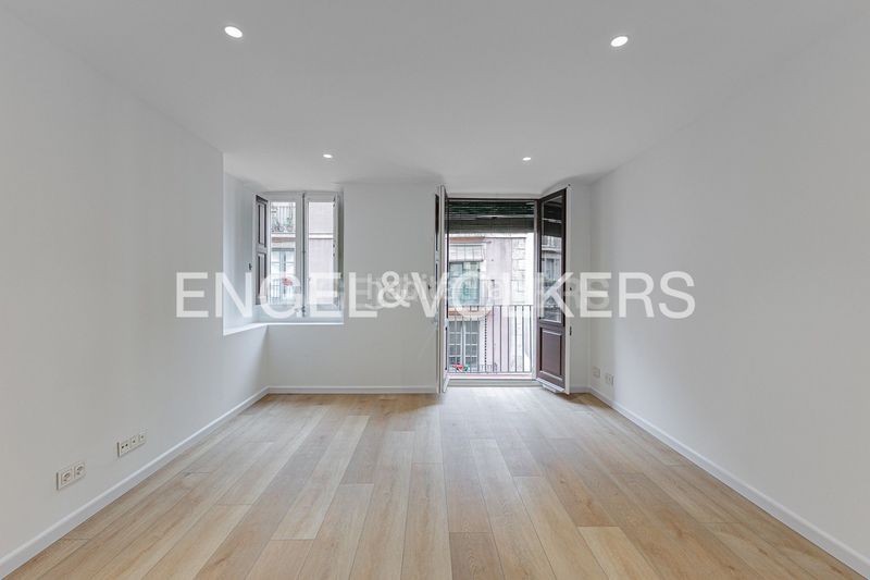 Foto 209bc59d-dade-44e3-8484-45875b4af7f4. Pis amb calefacció a Raval Barcelona