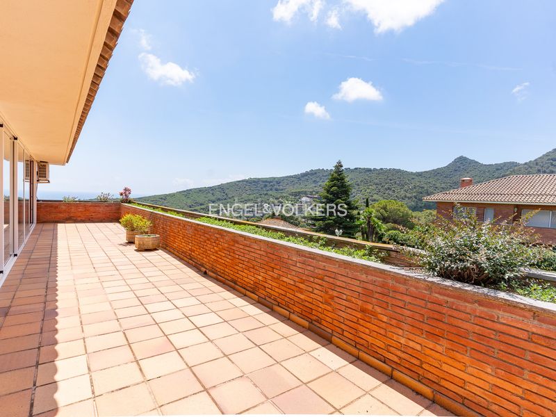 Foto 0815939d-2c4d-4775-8f42-afe3651d2915. Alquiler casa fantástica casa con vistas a mar y montaña en Argentona