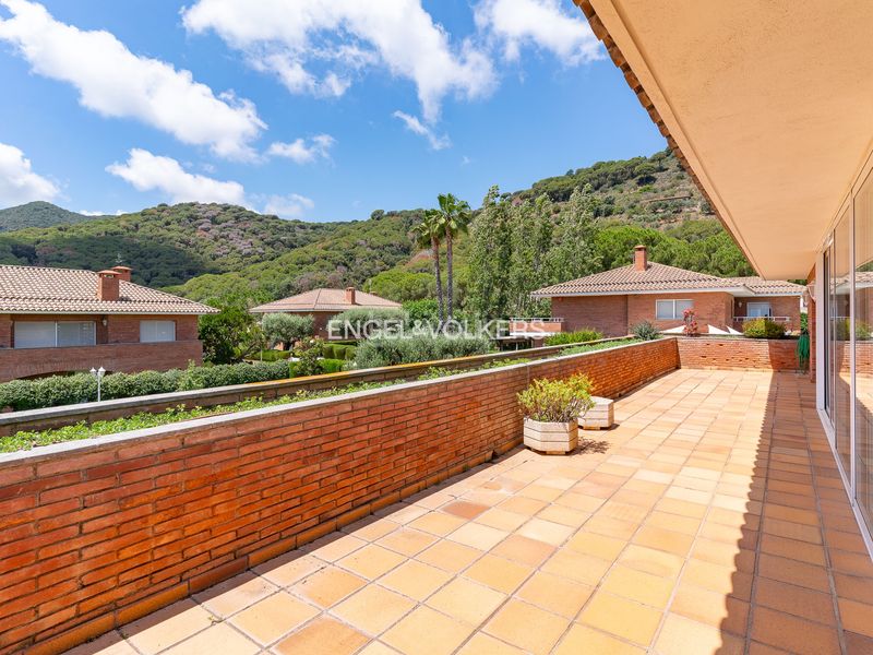 Foto 568d5397-6d46-44e1-8317-57b54a33270f. Alquiler casa fantástica casa con vistas a mar y montaña en Argentona