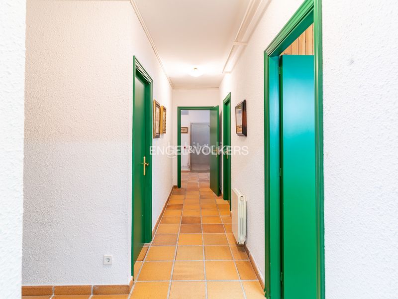 Foto b0d594fa-6a08-47ba-8b03-f683cf8fcc41. Alquiler casa fantástica casa con vistas a mar y montaña en Argentona
