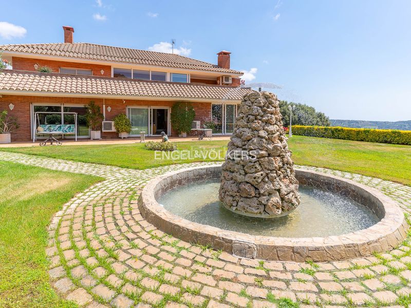 Foto cbe95c40-0080-4e07-80c0-a2f5d1a7172c. Alquiler casa fantástica casa con vistas a mar y montaña en Argentona