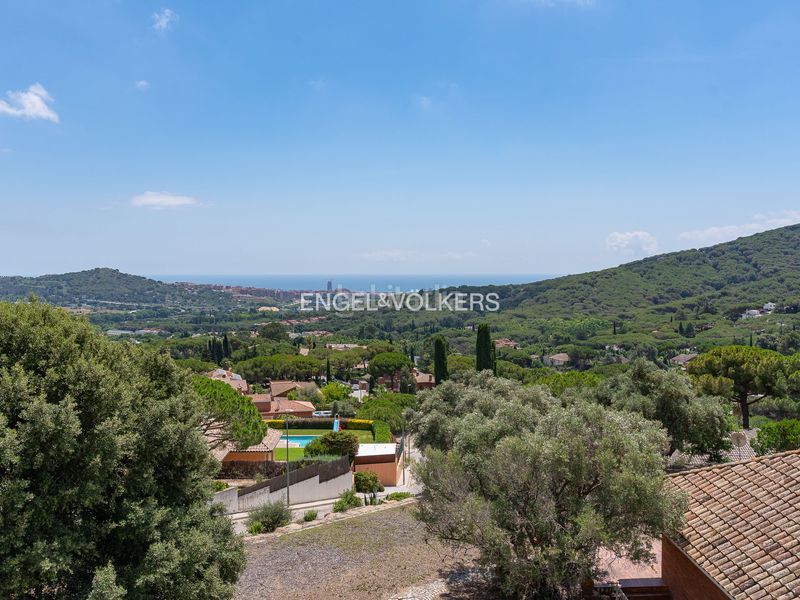 Foto e72034d1-f776-4d63-b1ab-4f7a458796ea. Alquiler casa fantástica casa con vistas a mar y montaña en Argentona