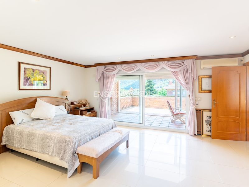 Foto ef4f0e1a-b5d6-453c-902c-0648590d0ab1. Alquiler casa fantástica casa con vistas a mar y montaña en Argentona