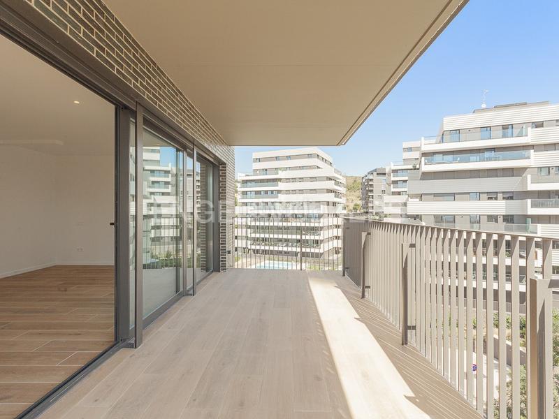 Foto 306f973f-5be2-4c4e-9d1d-adda0b8c6364. Lloguer apartament amb calefacció aparcament piscina a Esplugues de Llobregat