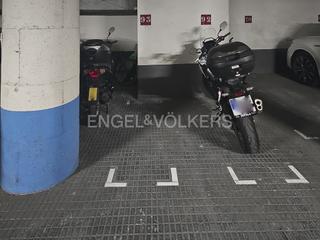 Aparcament cotxe a Putget - Farró. Plaza de parking para motocicleta en pàdua