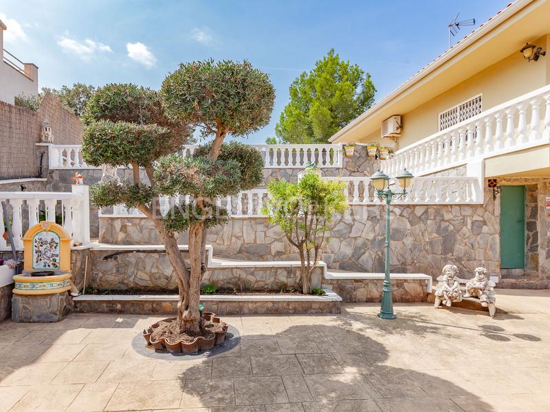 Foto 075a2a26-de22-447d-b566-43a24efa08b7. Casa  4 vientos unifamiliar con piscina y vistas inmejorables. en Terrassa