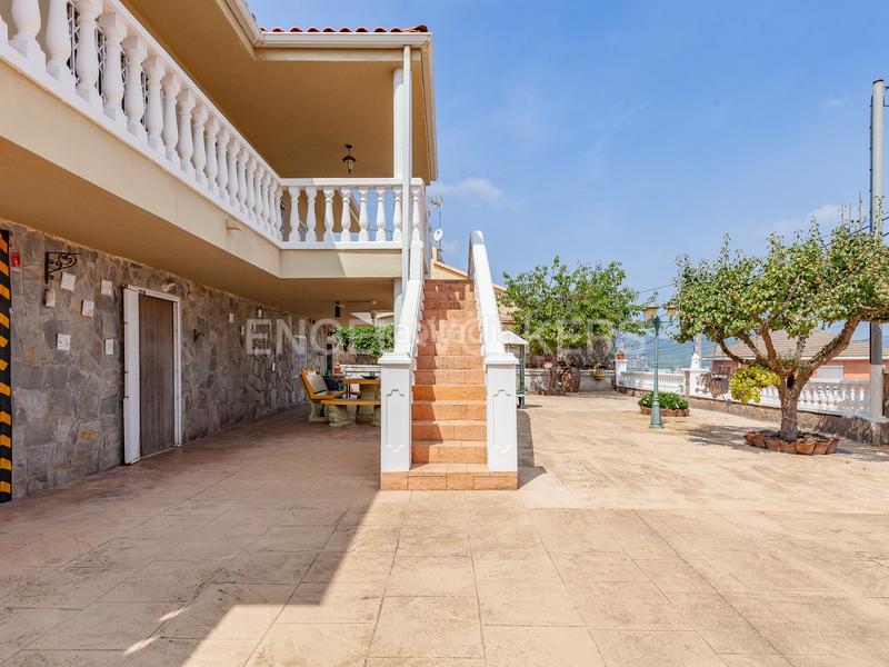 Foto 0a94fa52-74d2-4a81-a812-e98abcd9391a. Casa  4 vientos unifamiliar con piscina y vistas inmejorables. en Terrassa