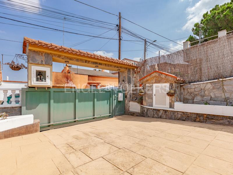 Foto 38eb9d44-58ae-4dc7-8555-a8f9cb208529. Casa  4 vientos unifamiliar con piscina y vistas inmejorables. en Terrassa